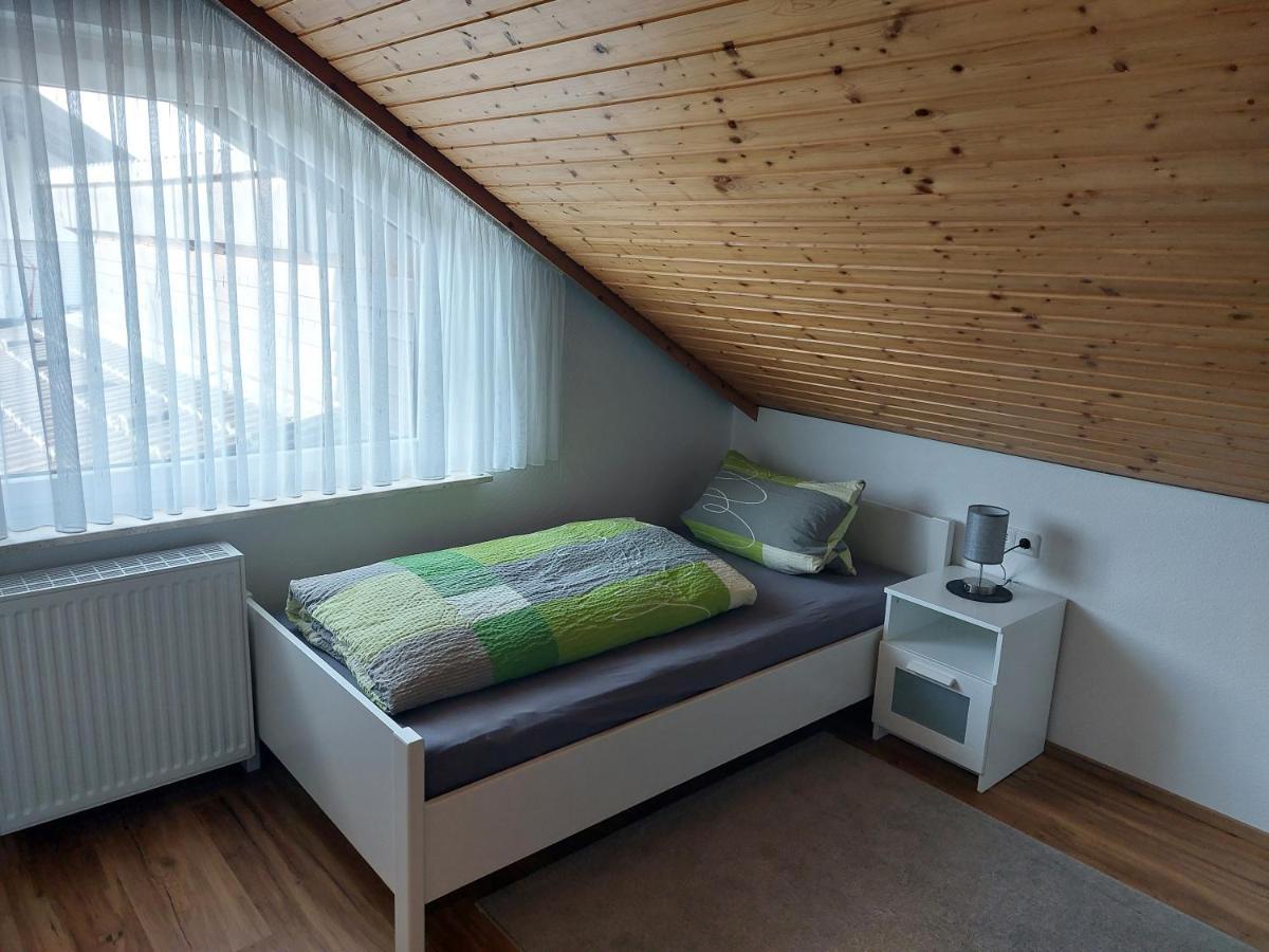 Moderne Ferienwohnung - Neu Renoviert - Ruhige Lage Waldachtal Exterior photo